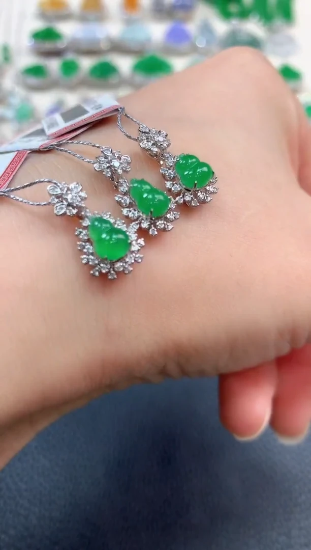 【闪购商品】翡翠吊坠(不含链)18K金镶嵌b15多样性一件发货