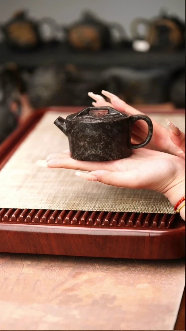 归玉堂冰碛岩重工雕刻长乐汉瓦壶160cc