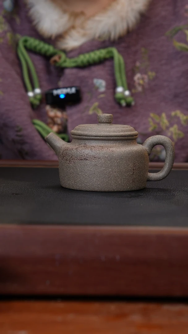 茶壶紫砂木****之大亨德钟180C原矿蟹壳青手工刻绘山水
