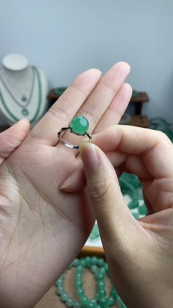 未镶嵌石英质玉（非洲翠）戒指蛋面戒指