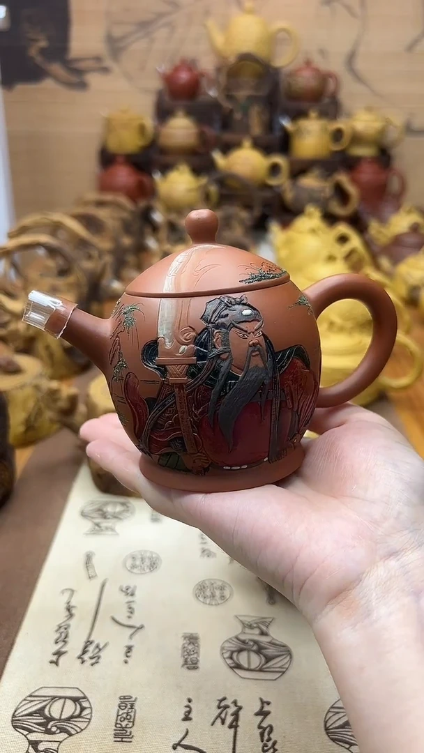 紫砂壶刻绘关羽朱泥壶