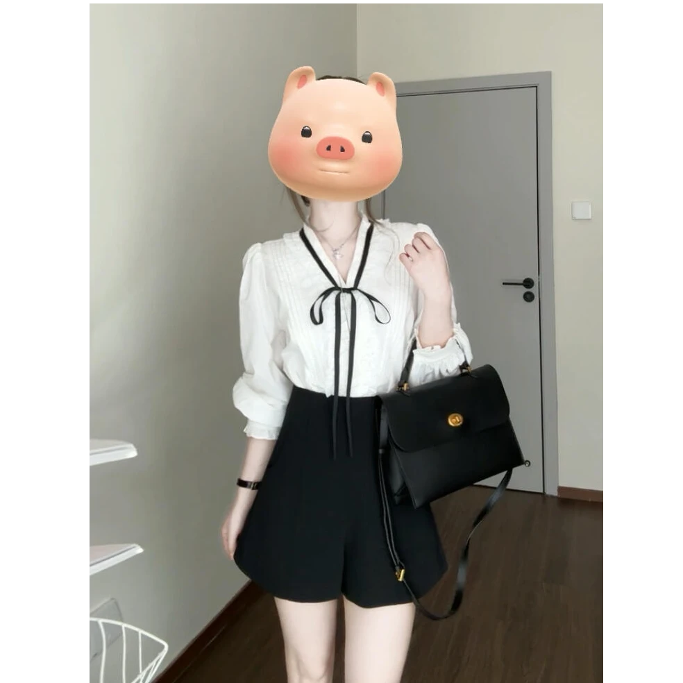 INS CEC超火套装气质设计感白色v领衬衫女a字短裤韩系穿搭一整套