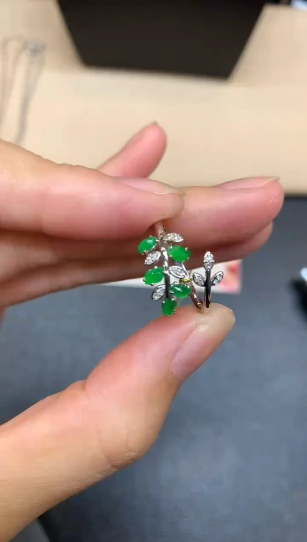 18K金镶嵌戒指翡翠树叶【无服务费