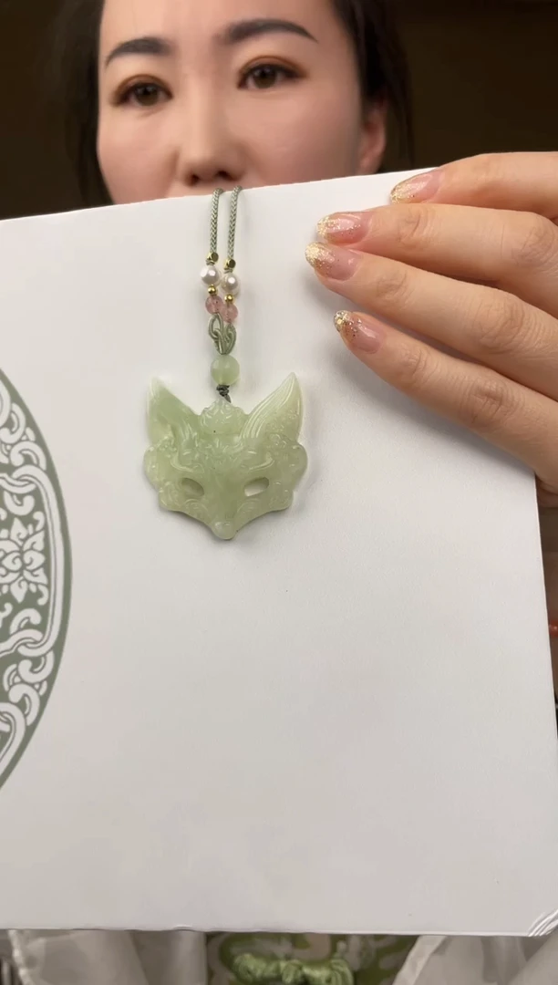 未镶嵌岫玉颈饰1