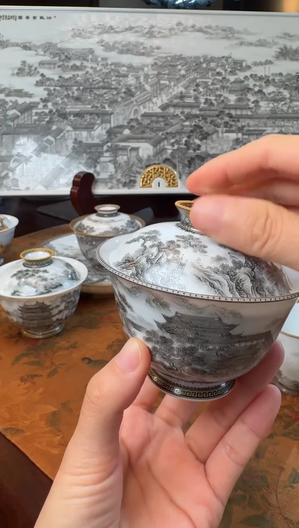超**瑞手绘墨彩阿房宫盖碗