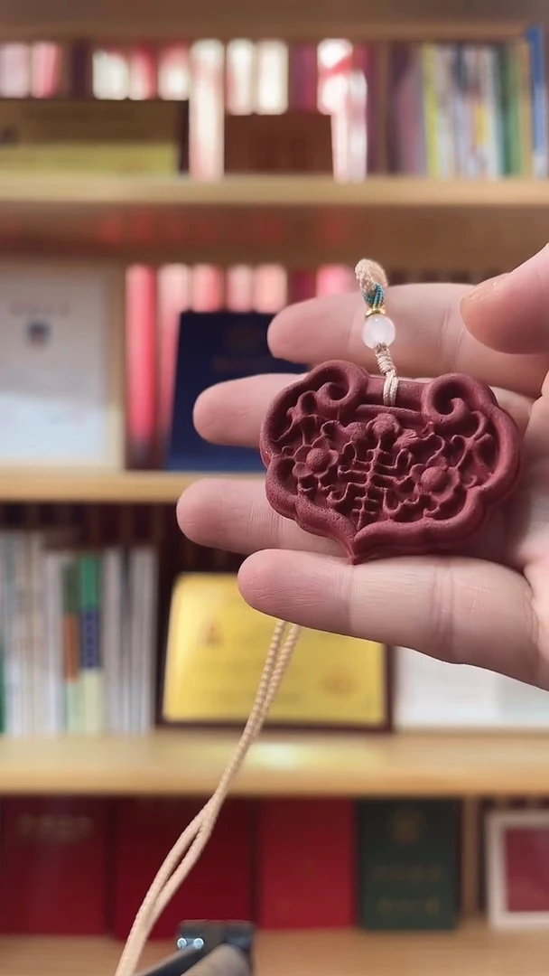 泥塑花蕊夫人平安锁