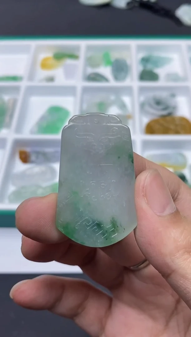 颈饰未镶嵌翡翠1