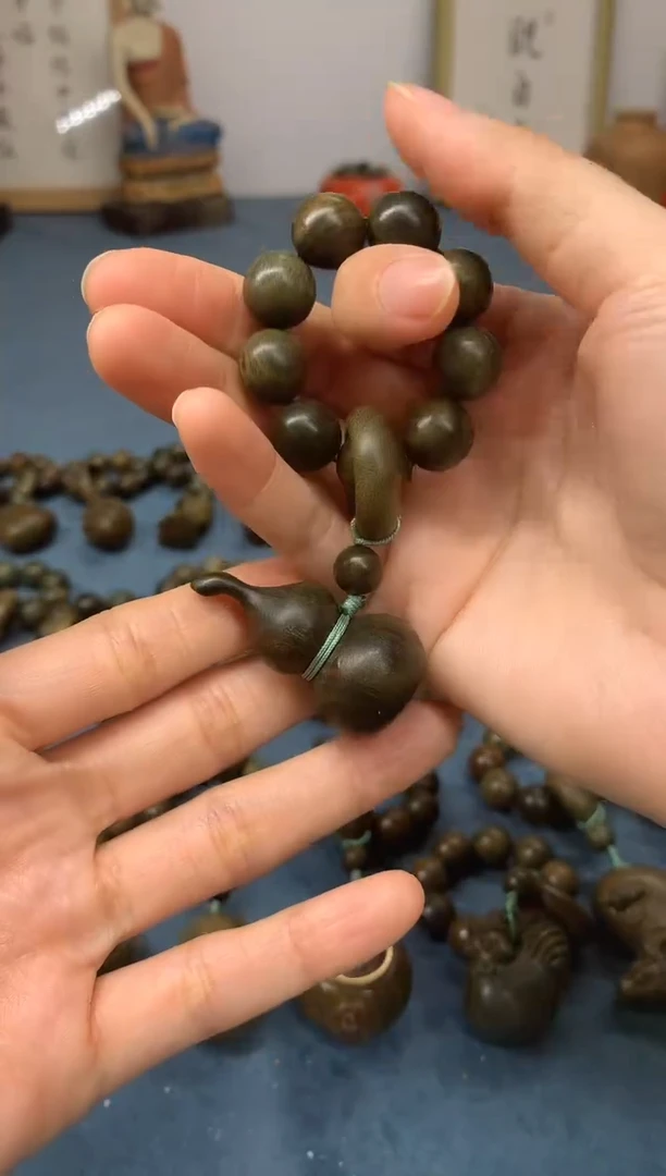 【闪购商品】维腊木（绿檀）把件葫芦 盘玩件