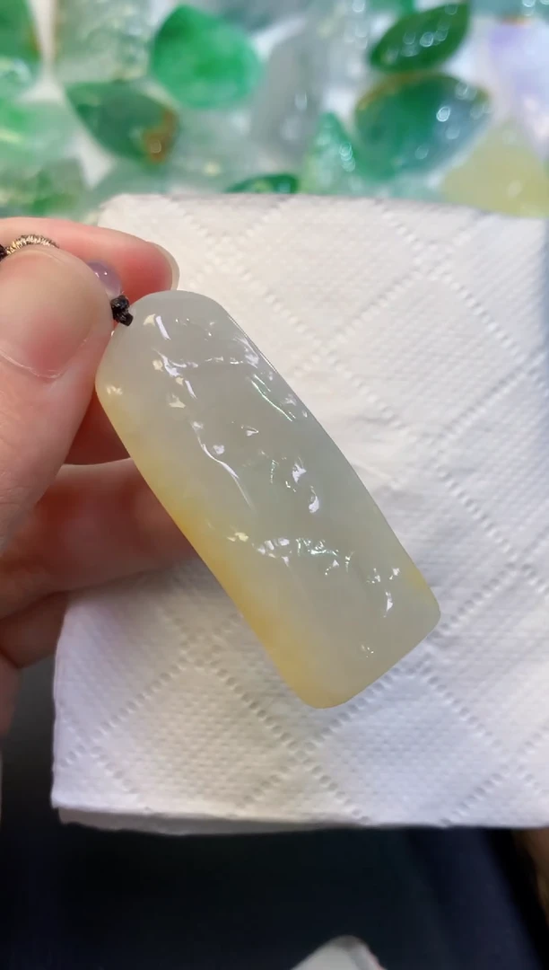 颈饰未镶嵌翡翠