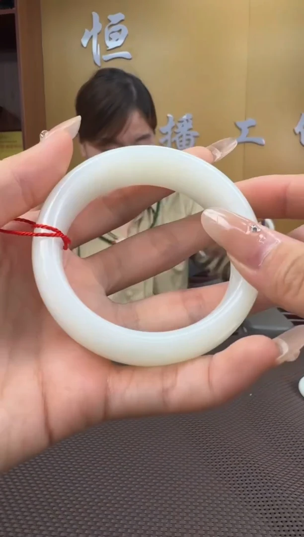 【闪购商品】和田玉手镯未镶嵌58