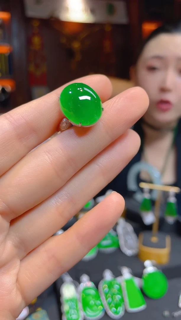 【闪购商品】翡翠戒指18K金镶嵌112208天然A货翡翠蛋面戒指