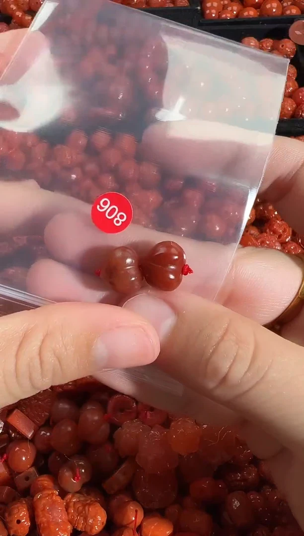 颈饰未镶嵌南红玛瑙1