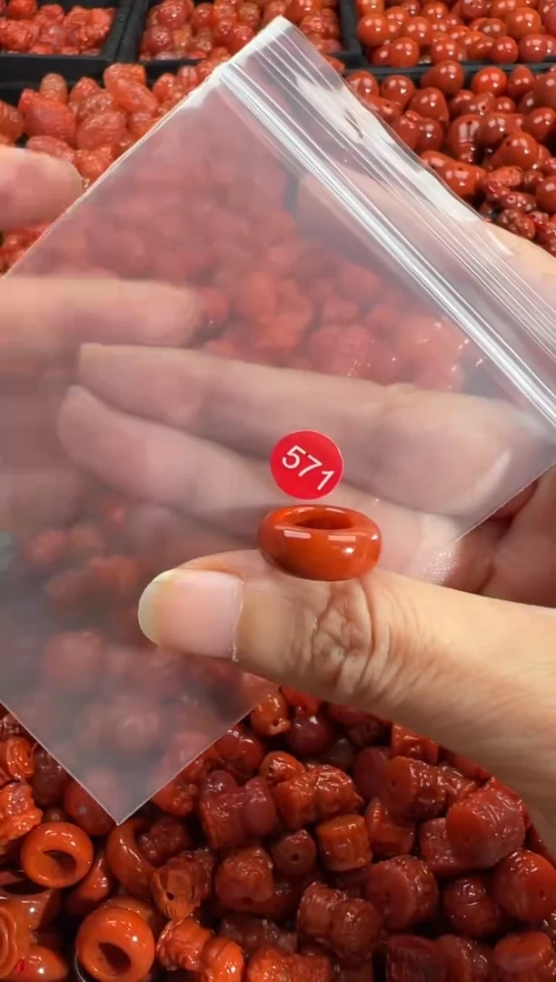颈饰未镶嵌南红玛瑙1