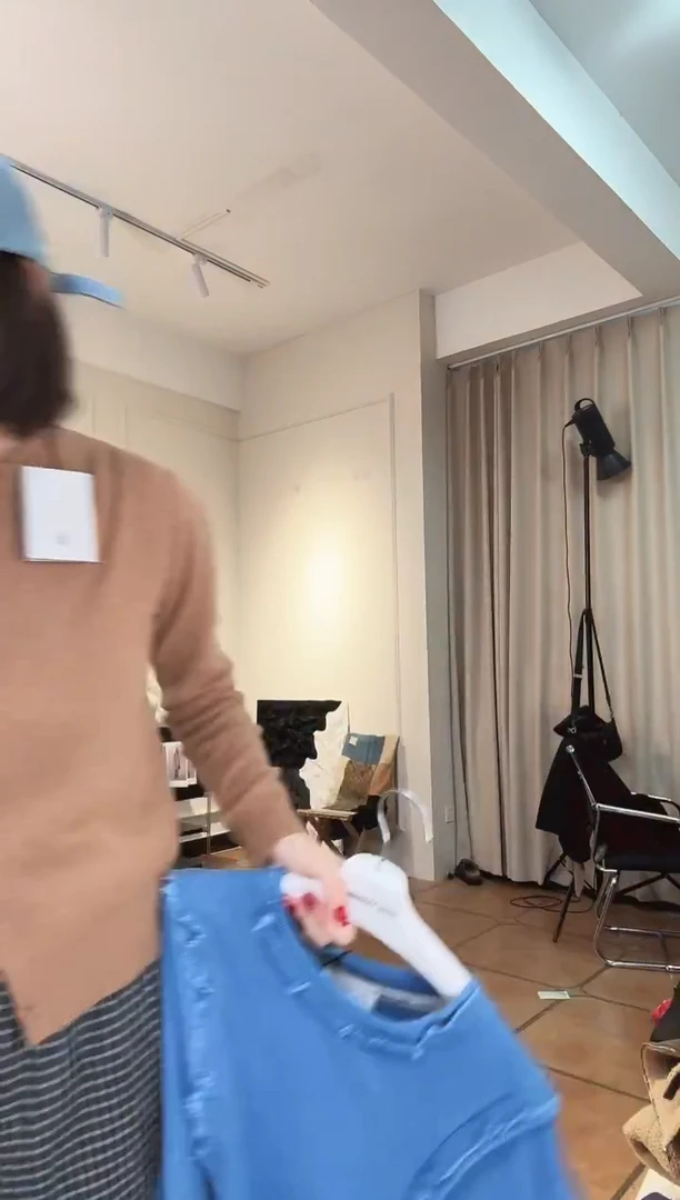 陈*星设计师品牌咖色毛马甲