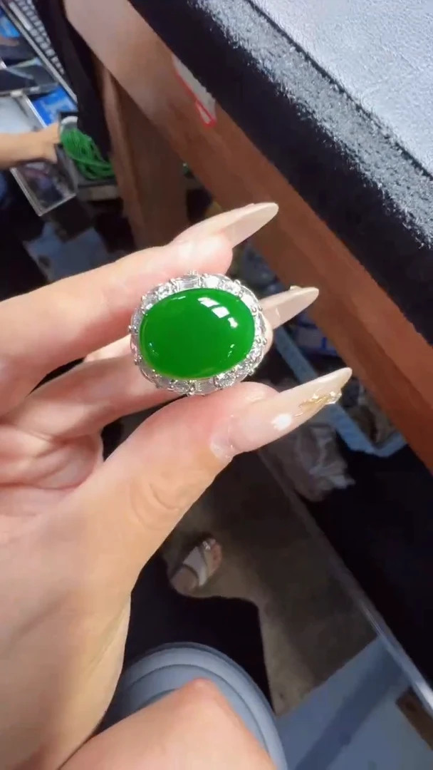 未镶嵌定制翡翠翡翠A货有轻微色差属于正常现象，蛋面多样性发货1