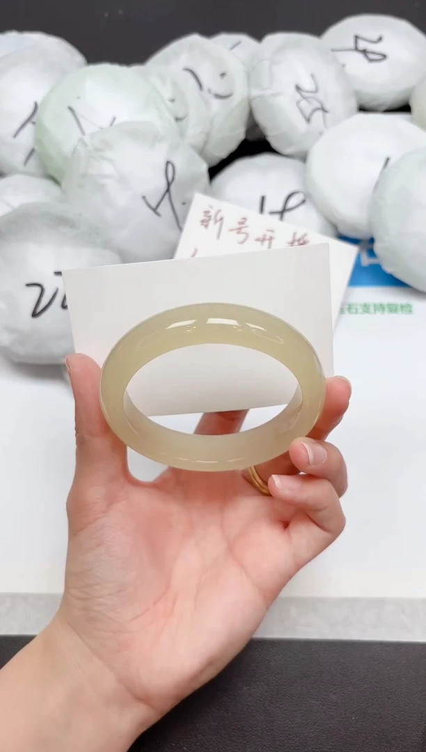 未镶嵌手镯石英质玉315-56.4