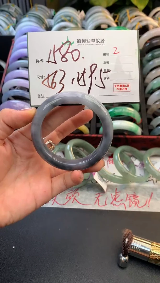 未镶嵌定制翡翠毛货需精细抛光+多人