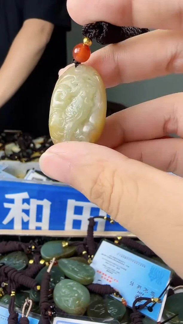 和田玉未镶嵌颈饰1