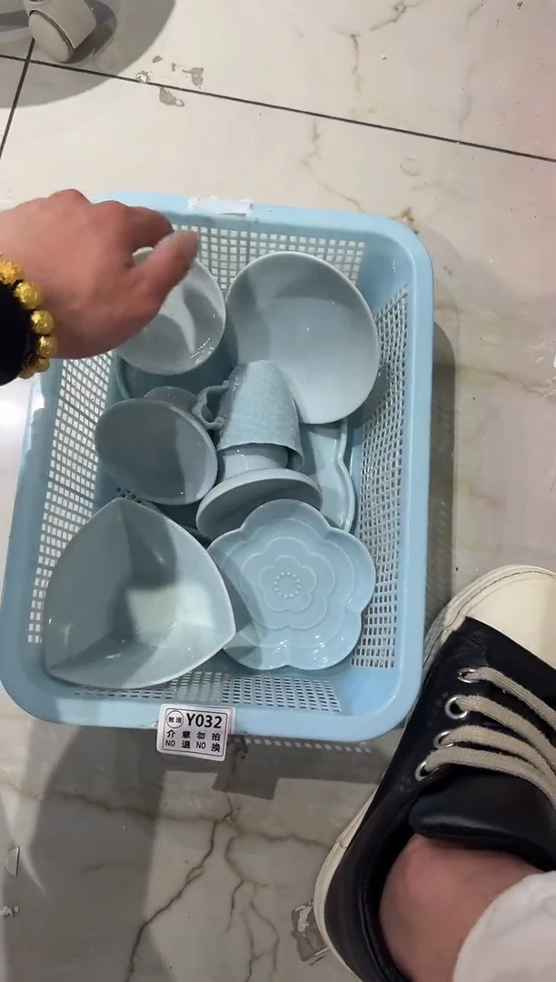 微瑕商品，介意勿拍 1套组