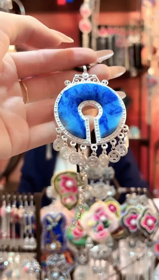 织绣云织谣民族风精美饰品   255