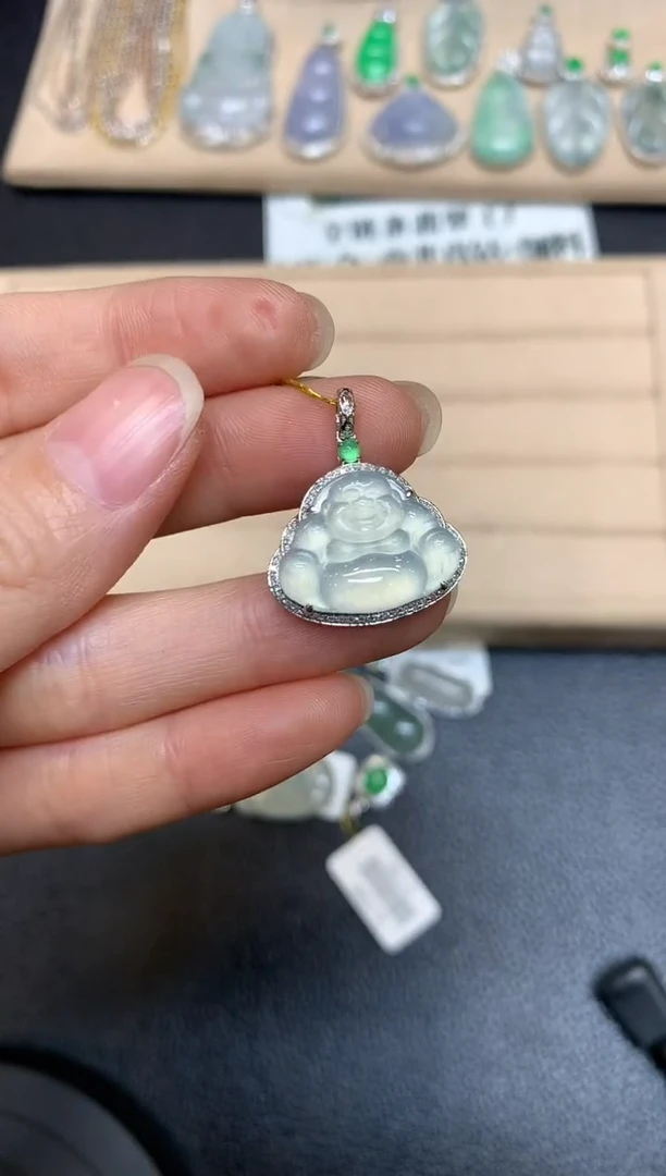 【闪购商品】翡翠颈饰18K金镶嵌佛公【无服务费】
