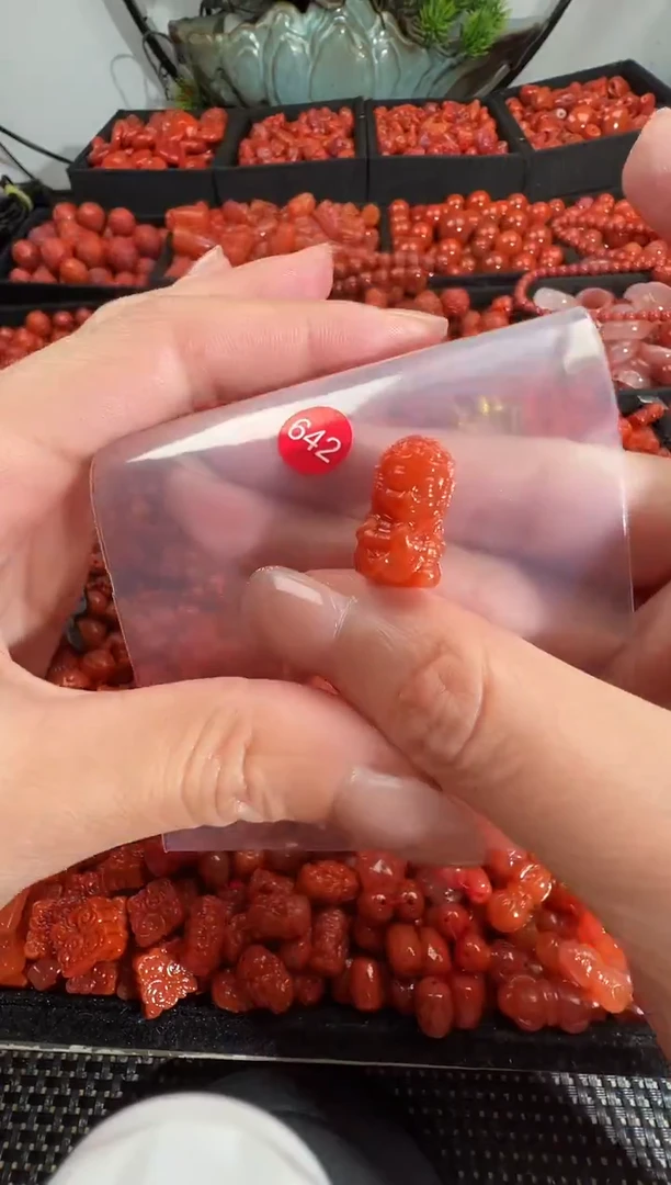 颈饰钛钢南红玛瑙1