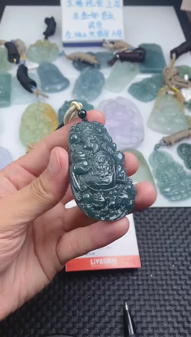 翡翠未镶嵌颈饰