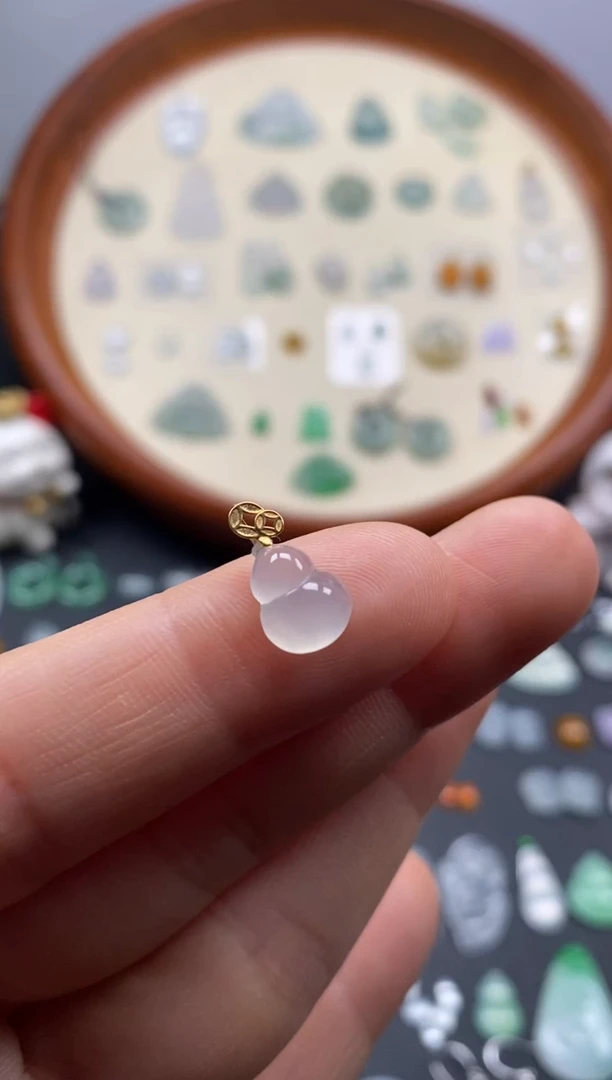 颈饰18K金镶嵌翡翠冰葫芦/芬