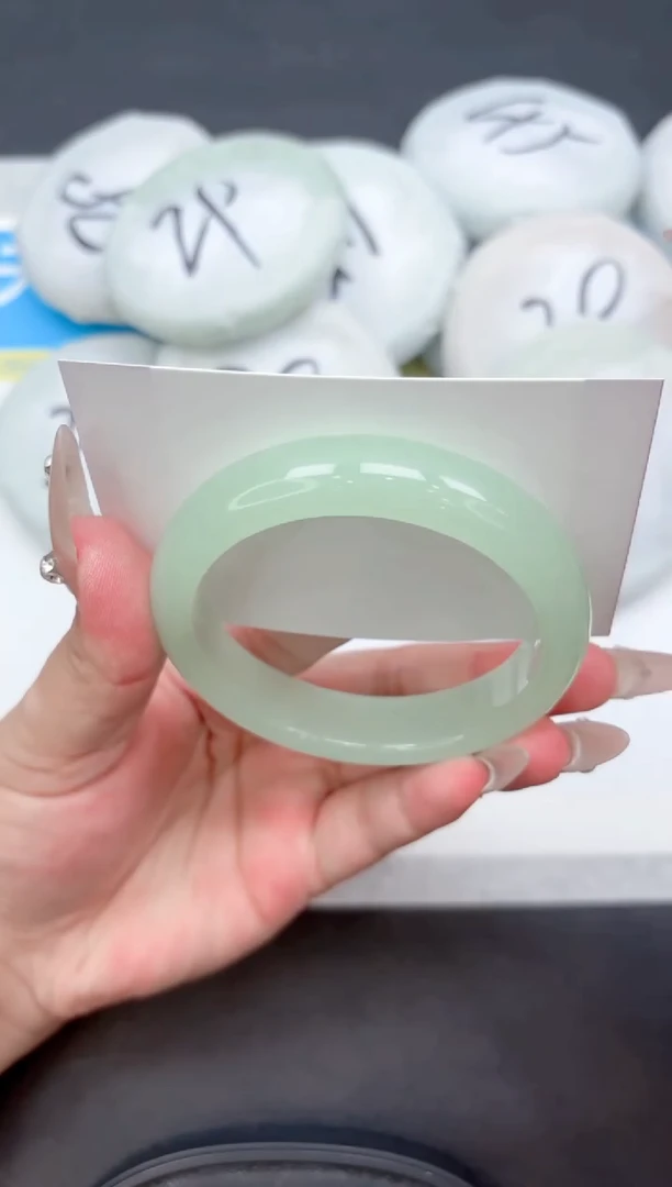 未镶嵌手镯石英质玉33-55.7