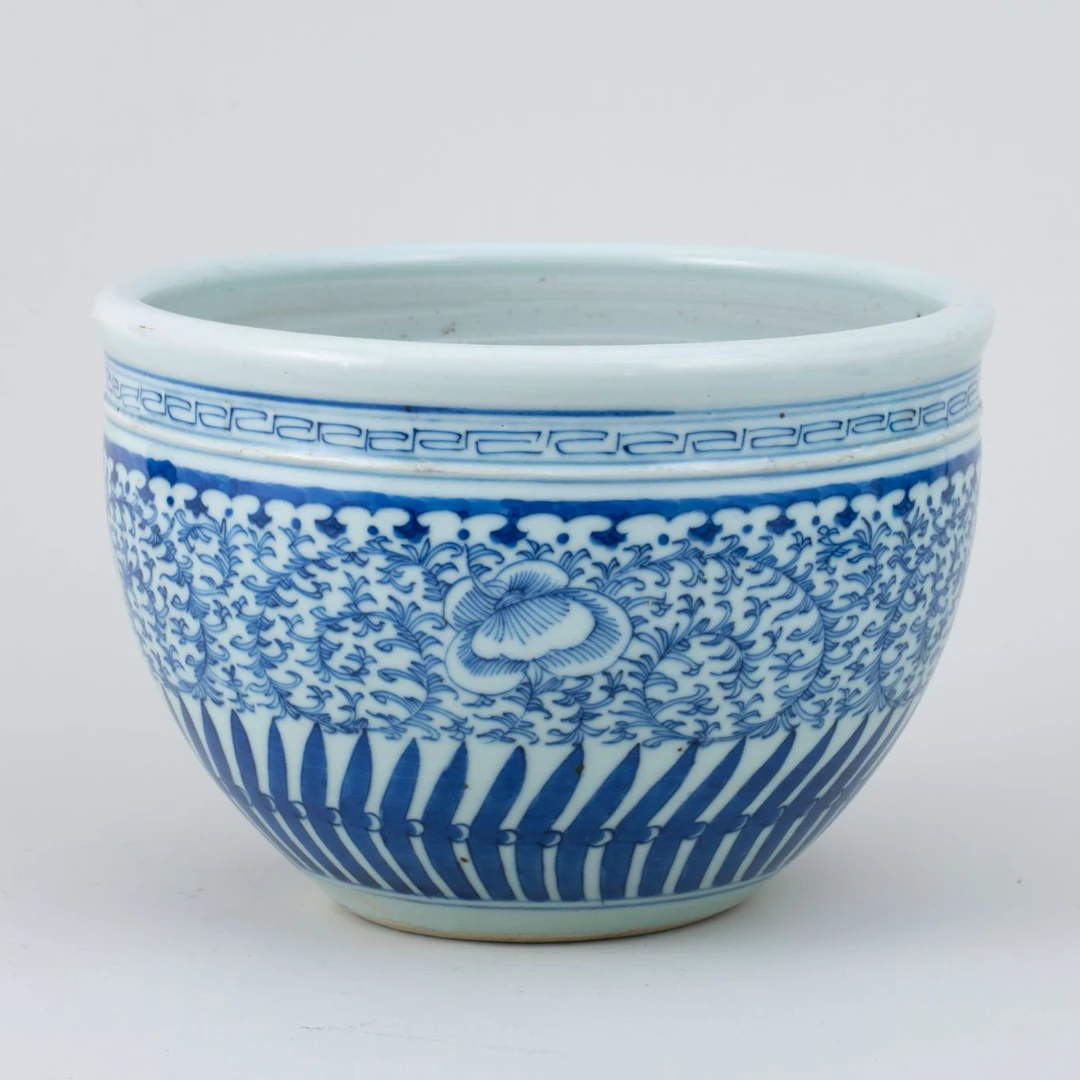 【拍卖】13、青花淡描缠枝牡丹弦纹缸