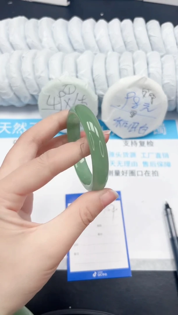 【闪购商品】石英质玉手镯未镶嵌154-52.7