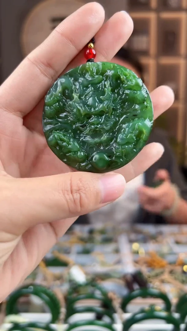 颈饰未镶嵌和田玉拍一发一，拍一发一