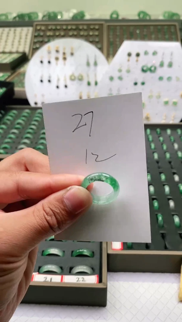 未镶嵌石英质玉（非洲翠）戒圈微瑕戒圈12