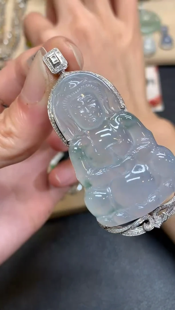 【闪购商品】翡翠颈饰18K金镶嵌观音【无服务费】