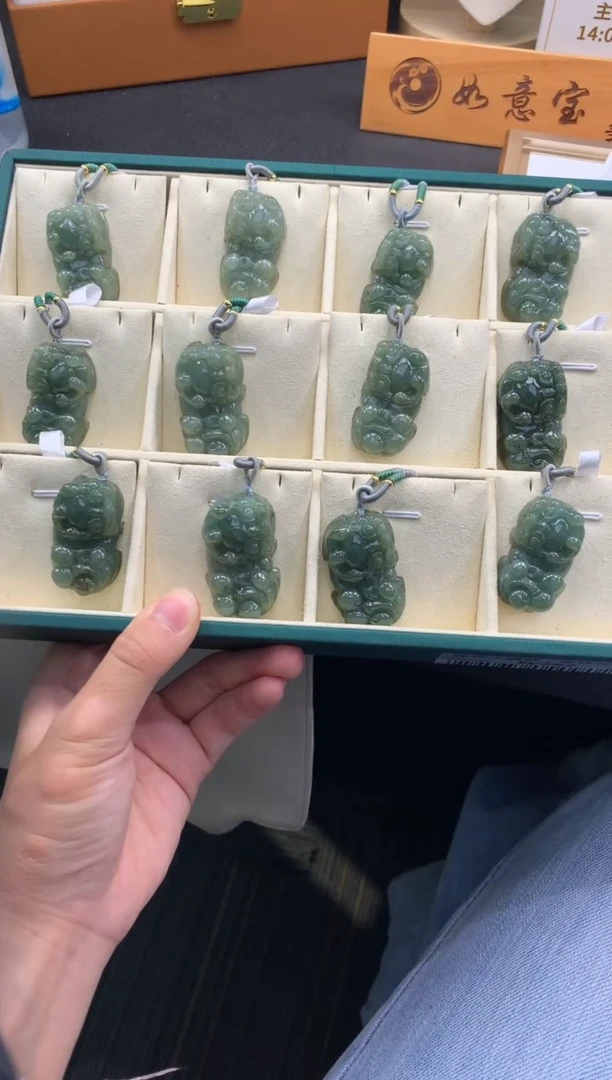 颈饰未镶嵌翡翠FC292 翡翠大貔貅 多样性发其一