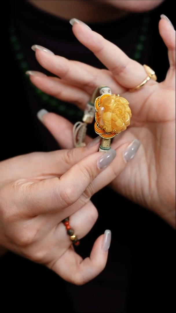 裸石琥珀未镶嵌牡丹花手绳