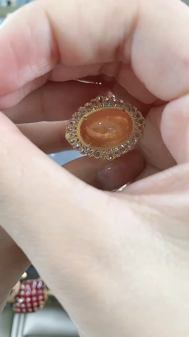 18k金镶嵌石榴石（芬达石）戒指