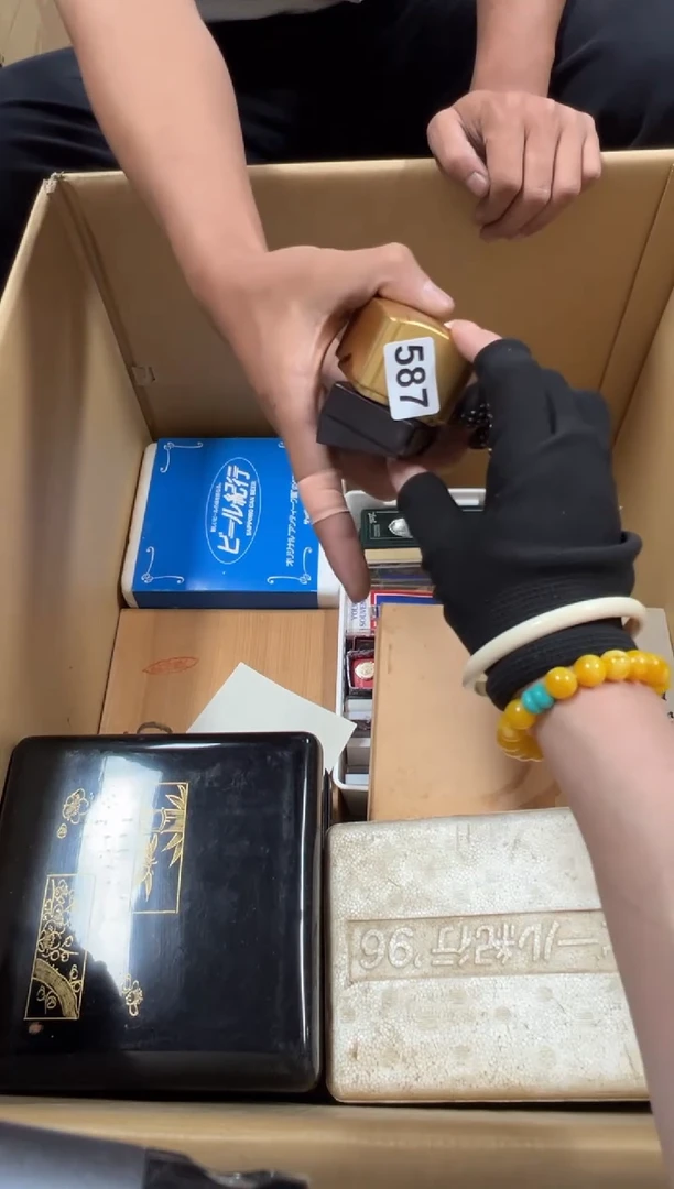 瓷片红****鱼587中古商品谨慎参拍