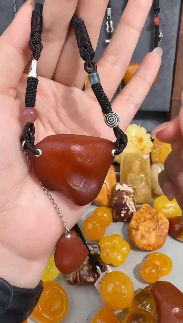 未镶嵌琥珀裸石琥珀
