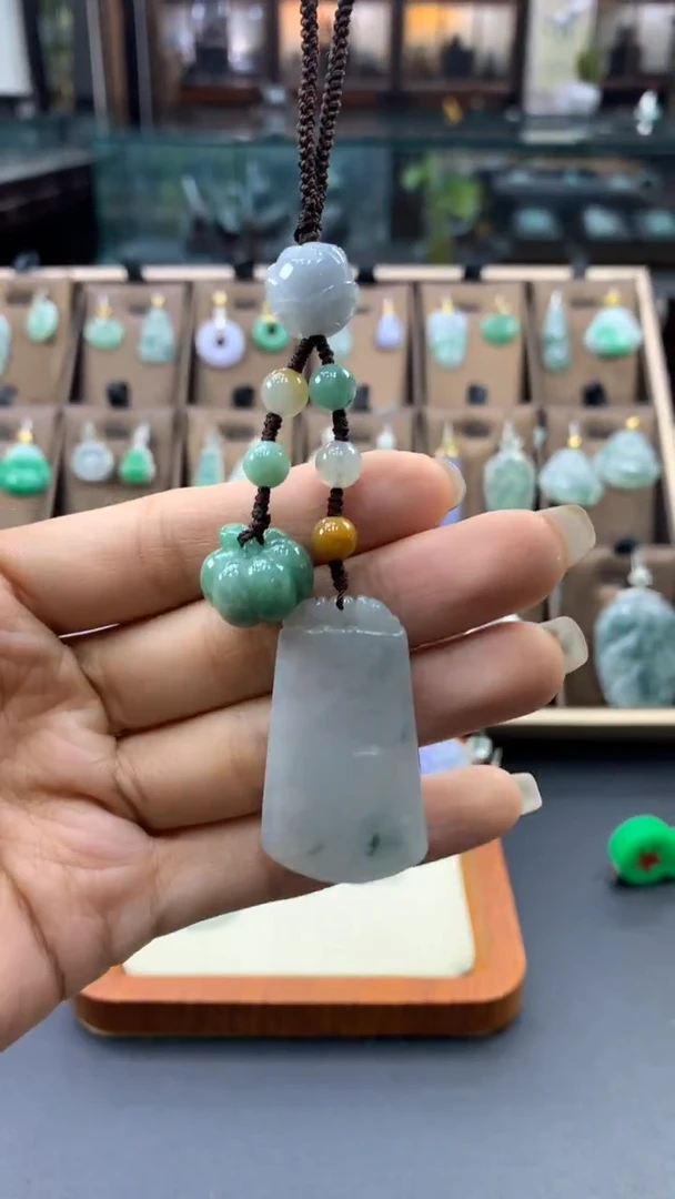 翡翠挂件未镶嵌无事牌