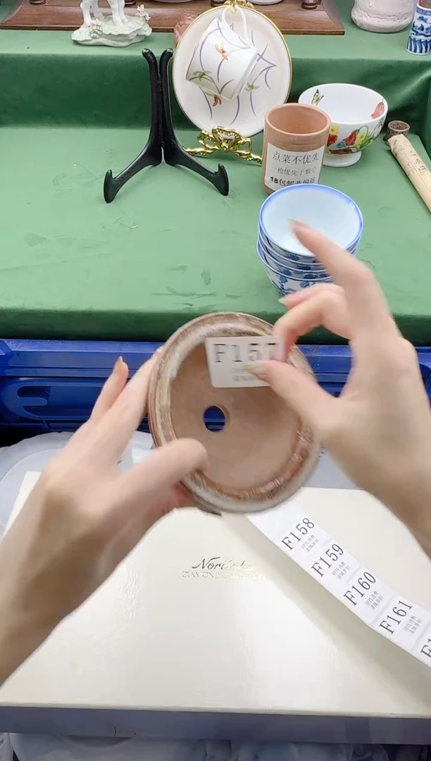 瓷片上*云    F157