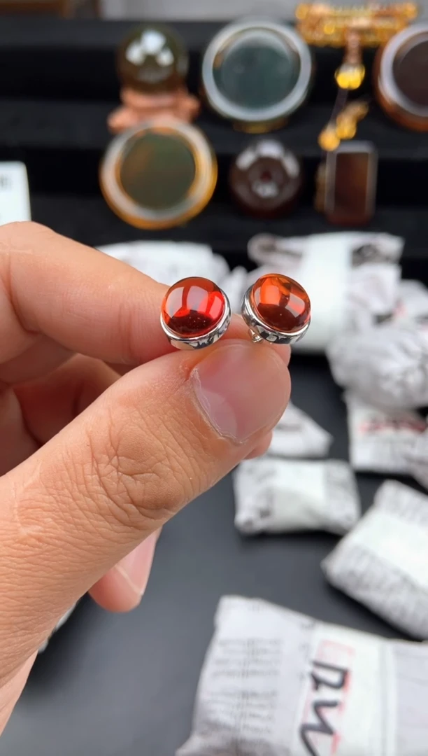 未镶嵌琥珀耳饰血珀耳钉