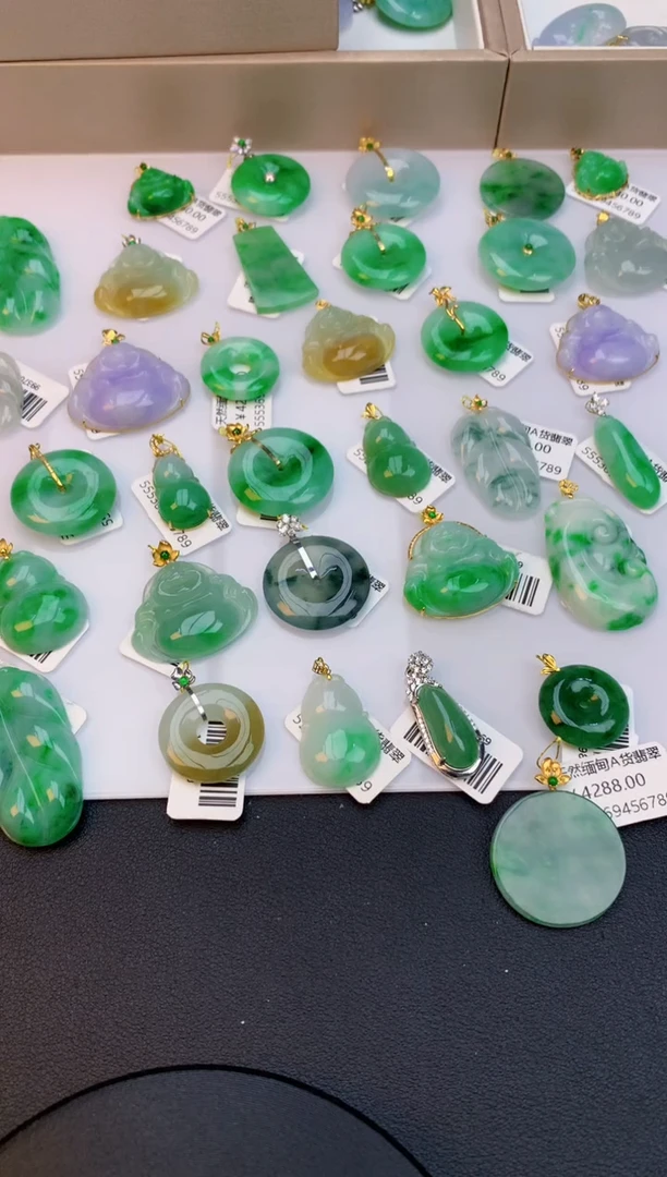 颈饰18K金镶嵌翡翠天然缅甸a货翡翠百元以上9元证书费自理