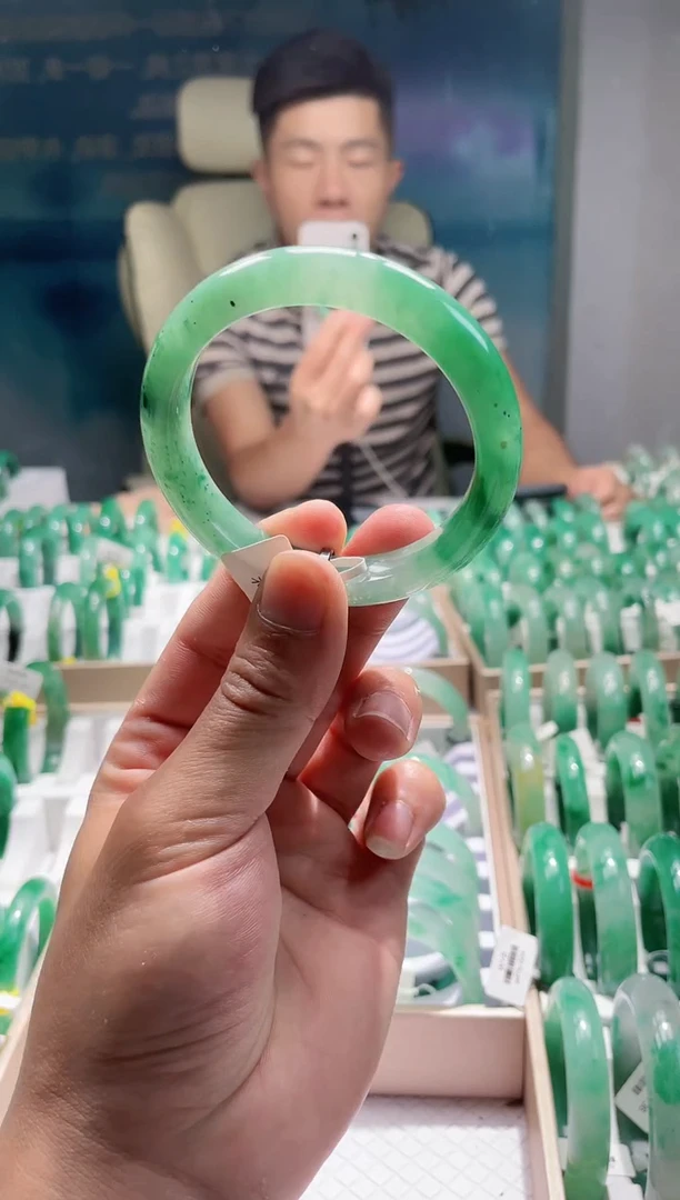 石英质玉（非洲翠）手镯未镶嵌非洲翠手镯多样性发货