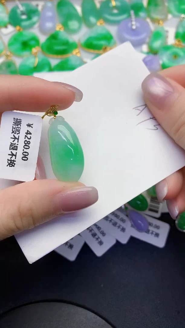 颈饰18K金镶嵌翡翠缅甸天然翡翠A货