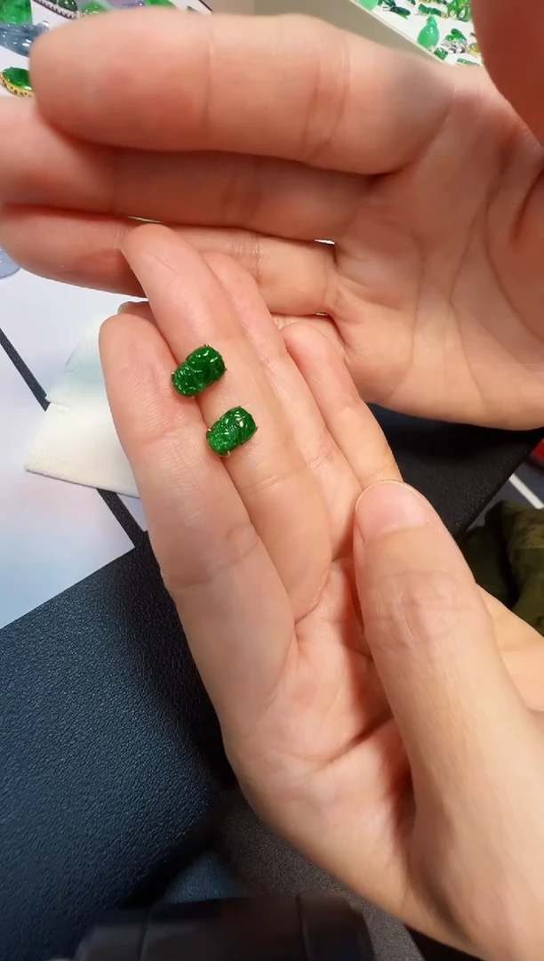 18K金镶嵌翡翠耳饰680