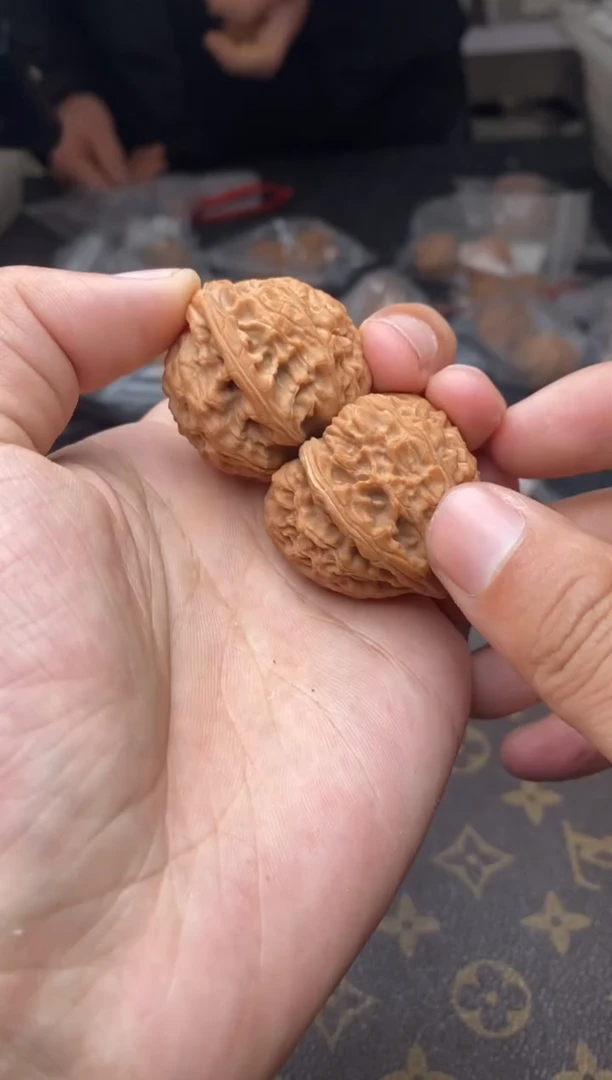 【闪购商品】文玩核桃把件A243号35尺龙珠