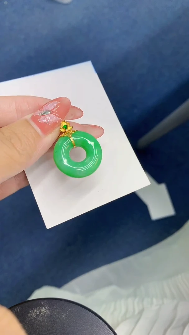 颈饰18K金镶嵌翡翠1