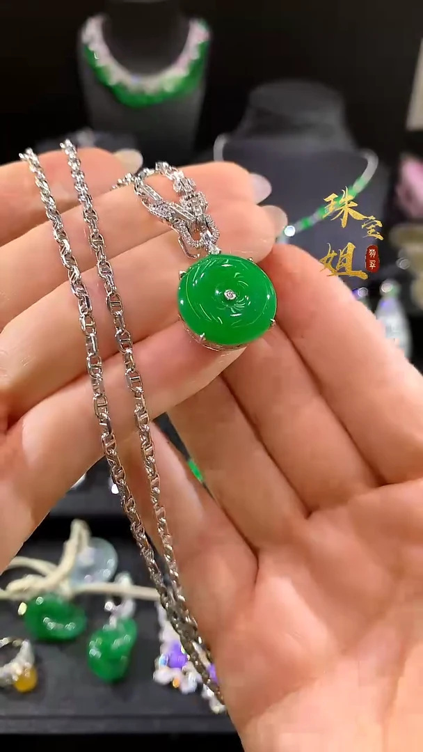 吊坠(赠链)18K金镶嵌翡翠吊坠