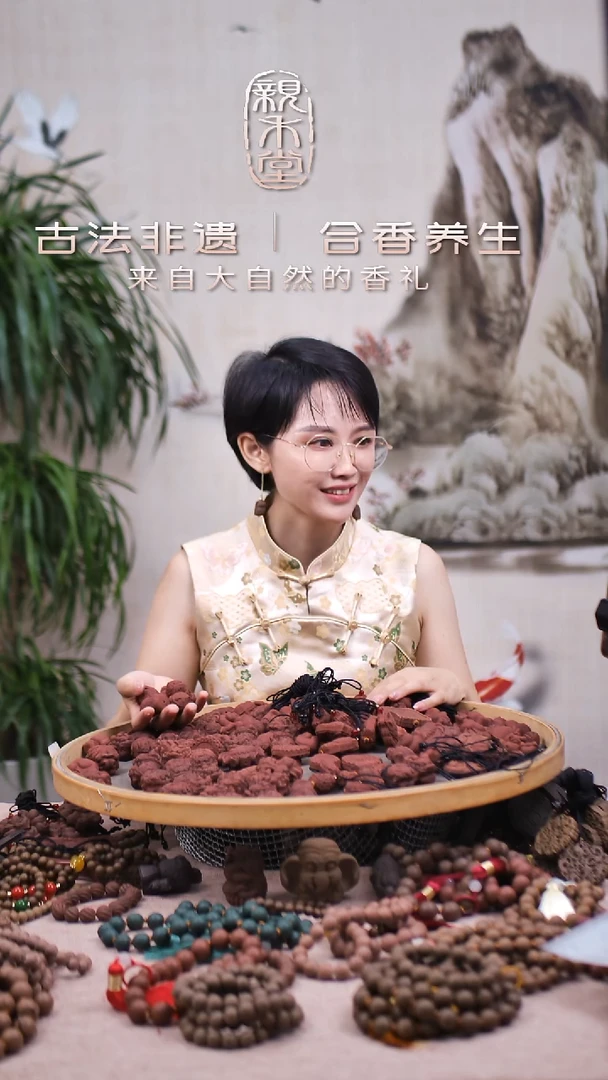 木红麝楼兰少女挂坠